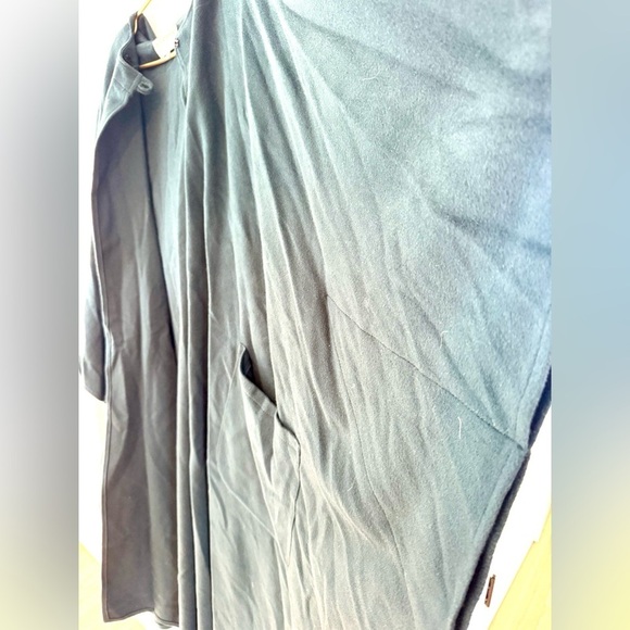 Hourihan by Jimmy Hourihan made in Ireland forrest green wool and cashmere cape - Picture 5 of 13